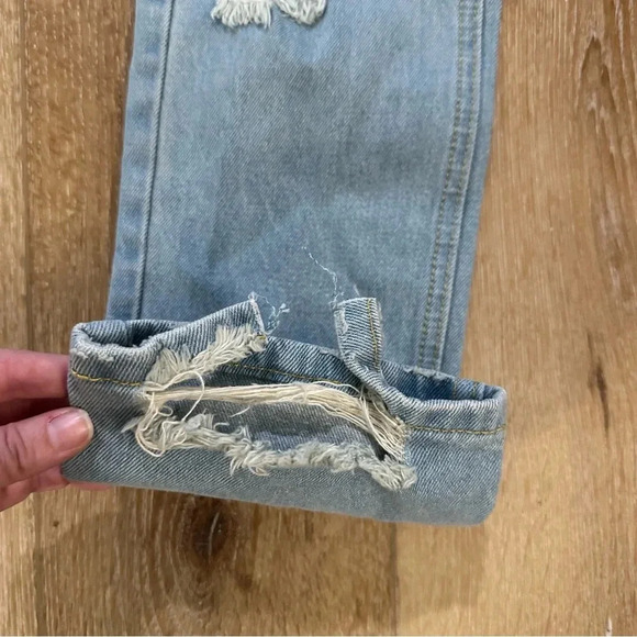 Brandy Melville Women’s Light Wash Boyfriend Distressed Denim Jeans Size S GUC - Picture 3 of 11